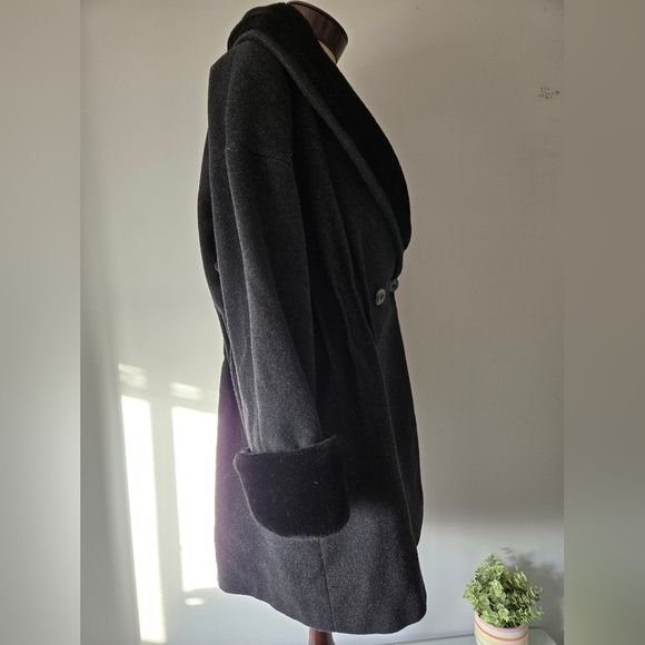 VINTAGE XCEPTION virgin wool Black Double-Breasted Coat with faux fur collar. 14 - Picture 6 of 14